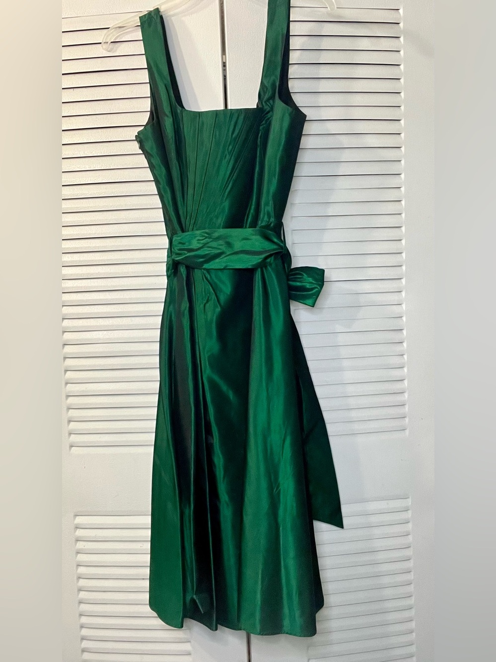 Tahari Arthur S. Levine sleeveless emerald green dress